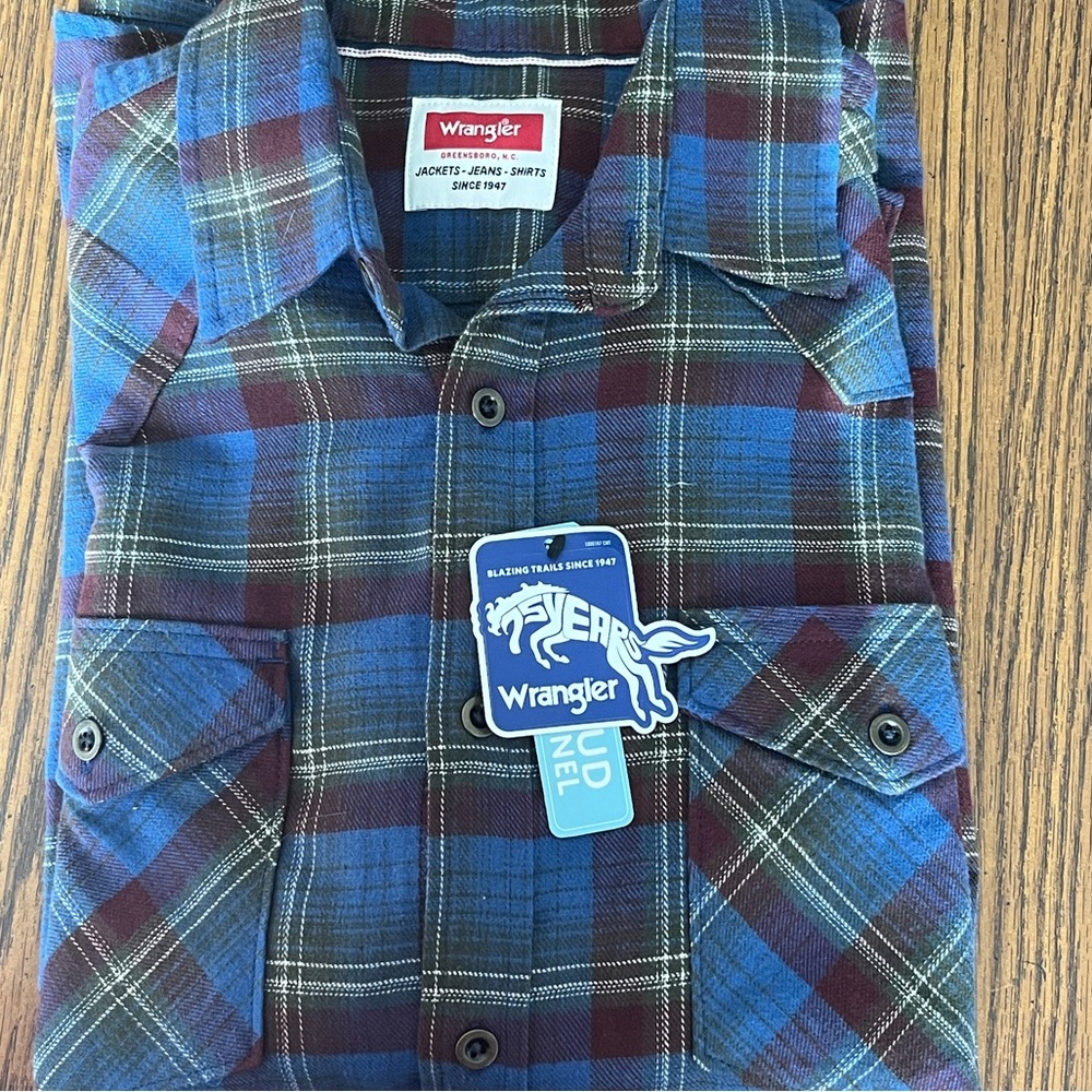 Wrangler Mens Long Sleeve Button Down Plaid Cloud Flannel, Blue, size medium